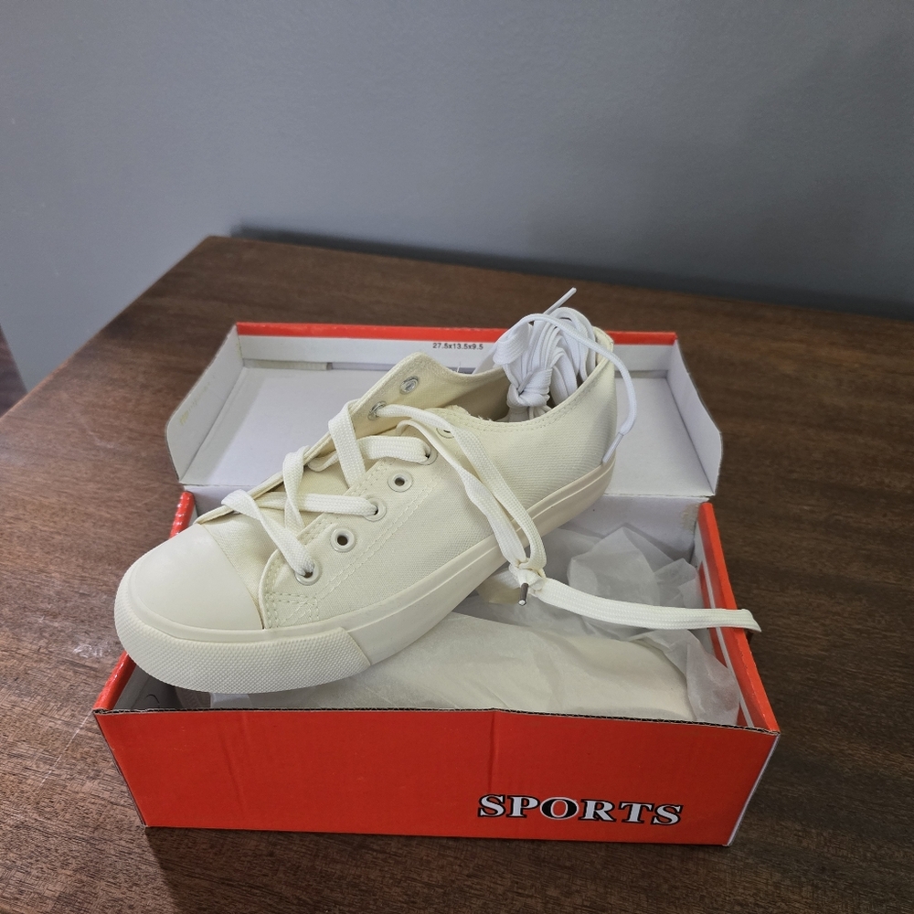 Women's Fashion Lace Up Walking Casual Sneakers, Size 7 White Comfort Shoes, NEW
